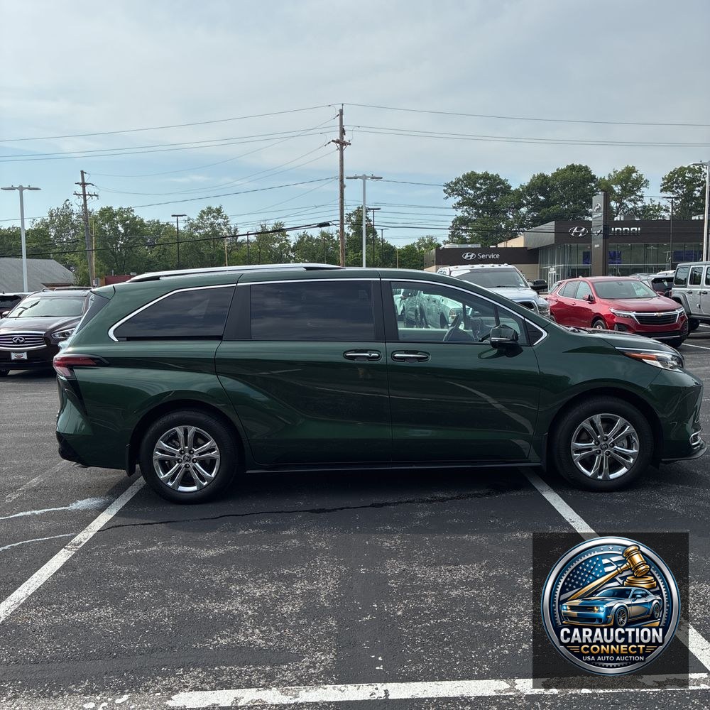 2023 Toyota Sienna Hybrid Platinum 5D Wagon 7 Pass AWD