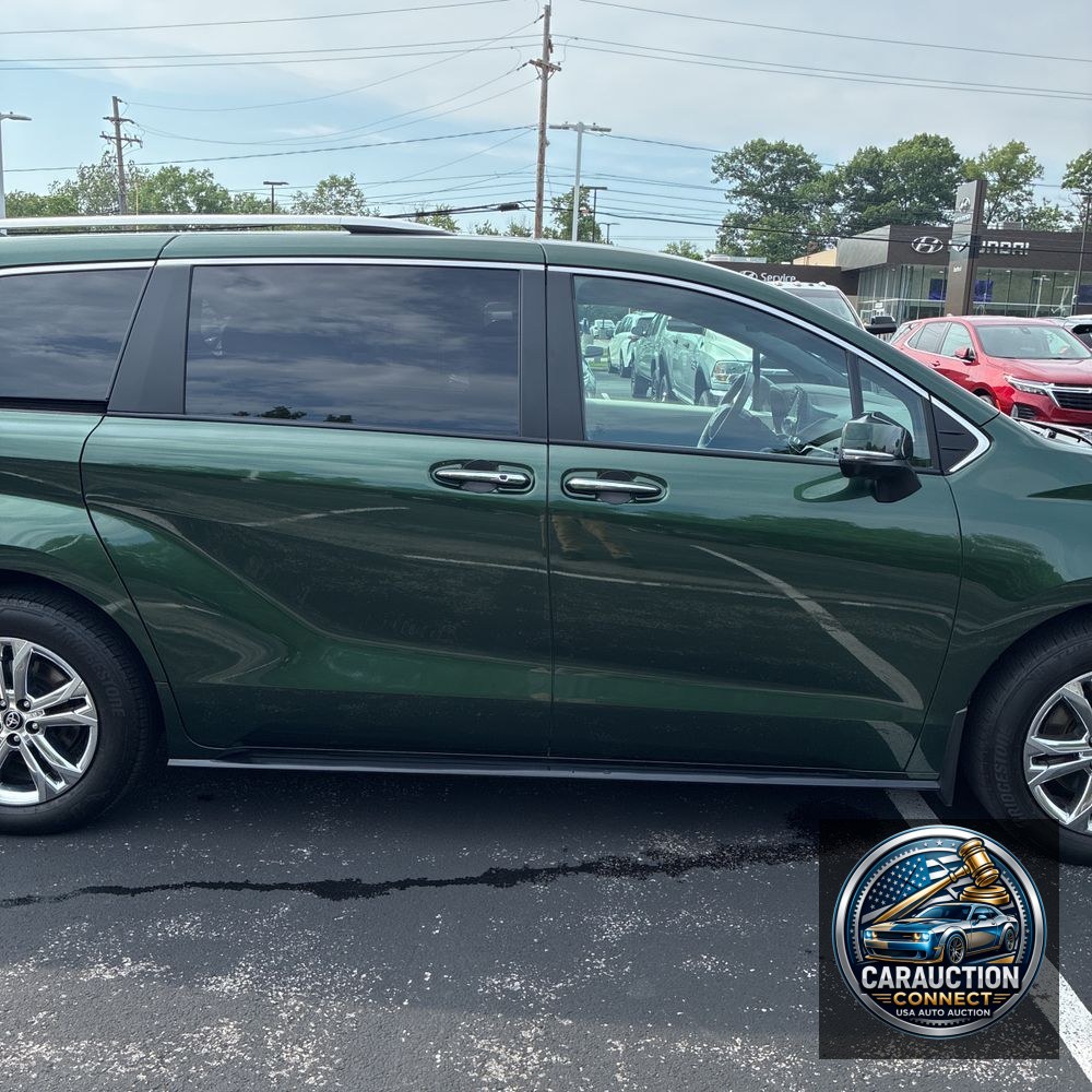 2023 Toyota Sienna Hybrid Platinum 5D Wagon 7 Pass AWD