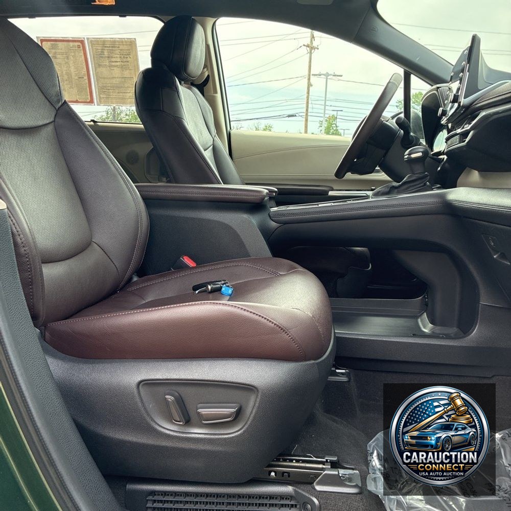 2023 Toyota Sienna Hybrid Platinum 5D Wagon 7 Pass AWD
