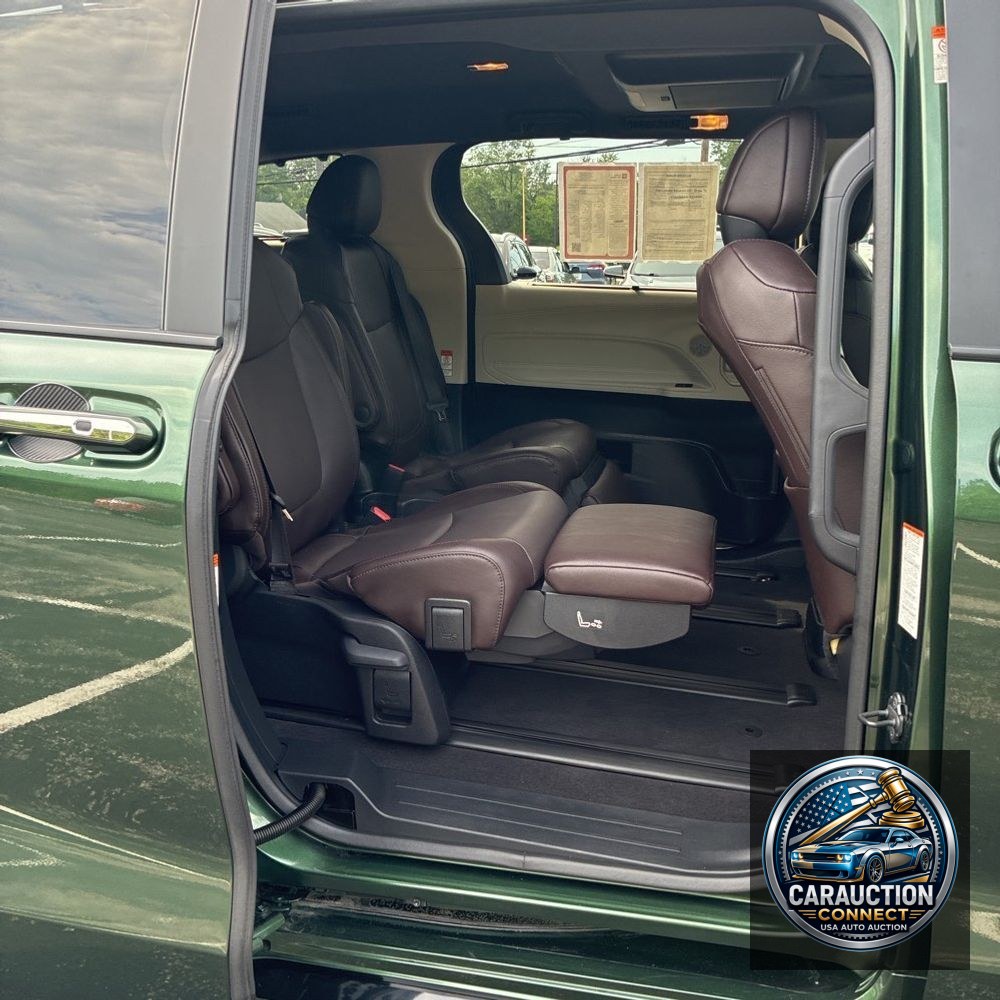 2023 Toyota Sienna Hybrid Platinum 5D Wagon 7 Pass AWD