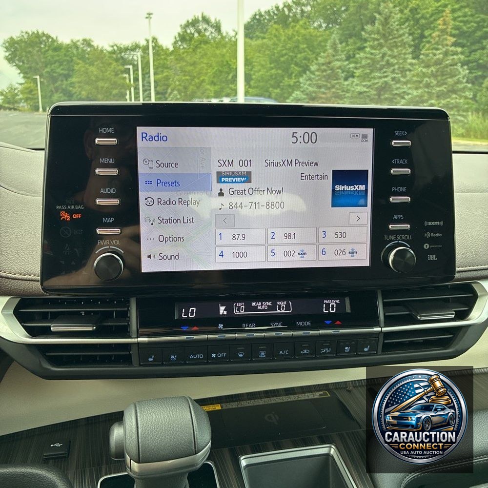 2023 Toyota Sienna Hybrid Platinum 5D Wagon 7 Pass AWD