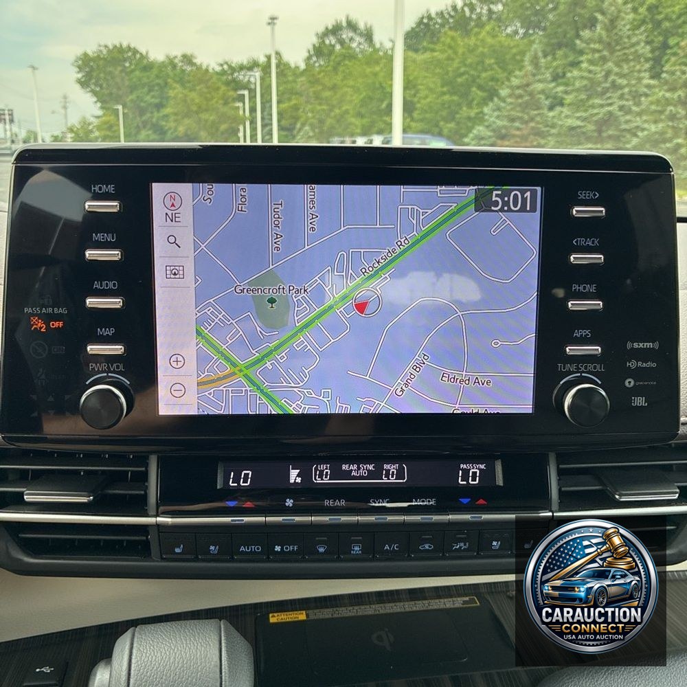 2023 Toyota Sienna Hybrid Platinum 5D Wagon 7 Pass AWD