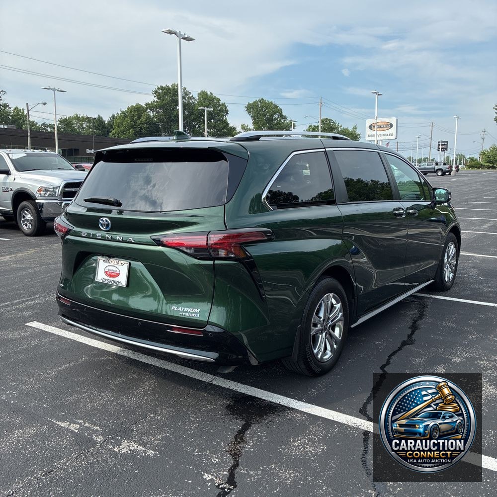 2023 Toyota Sienna Hybrid Platinum 5D Wagon 7 Pass AWD