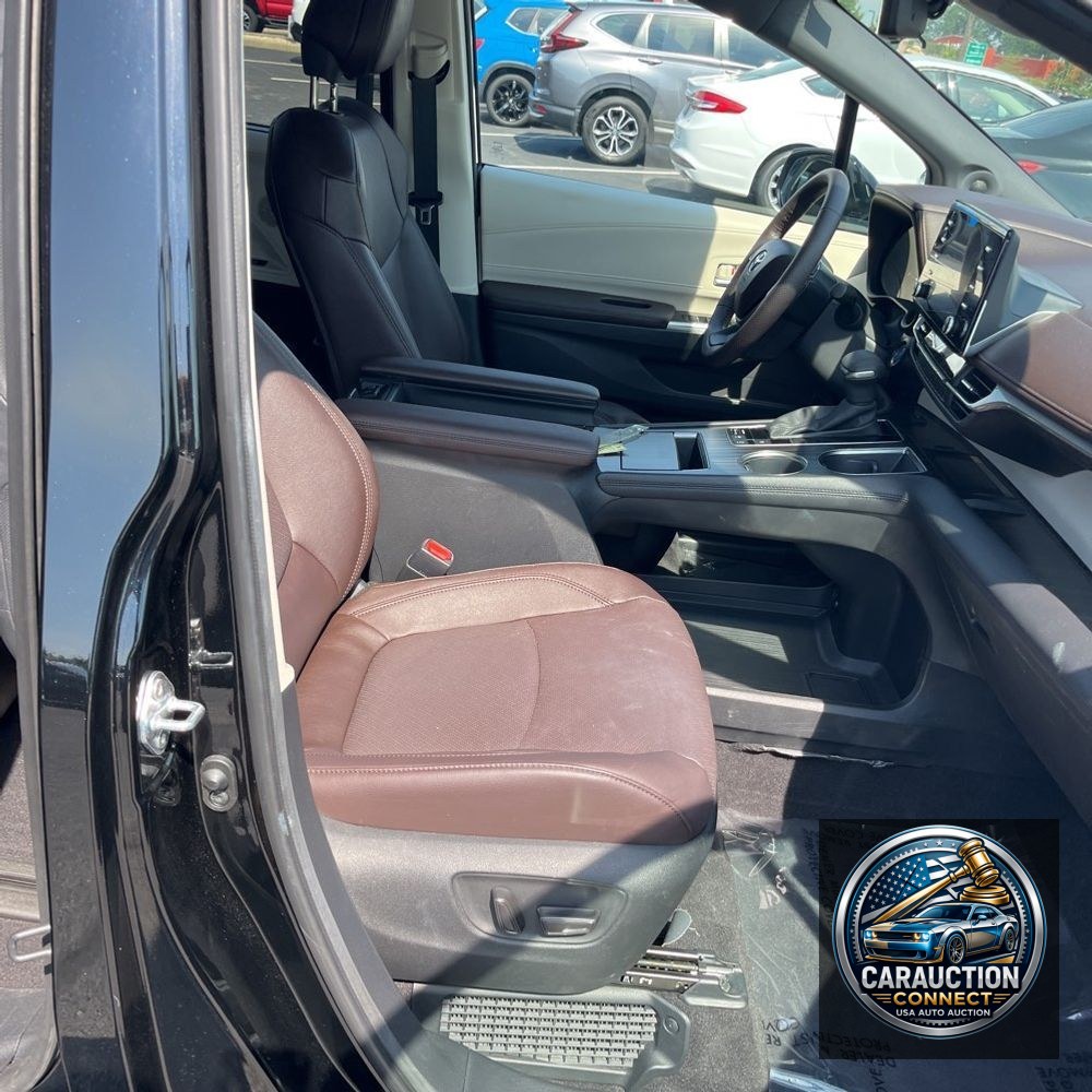 2023 Toyota Sienna Platinum 7-Passenger