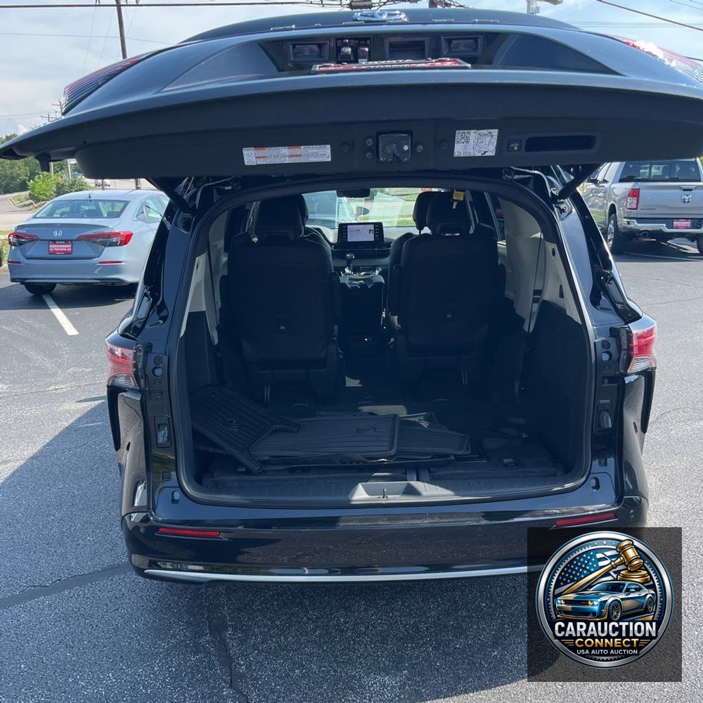 2023 Toyota Sienna Platinum 7-Passenger