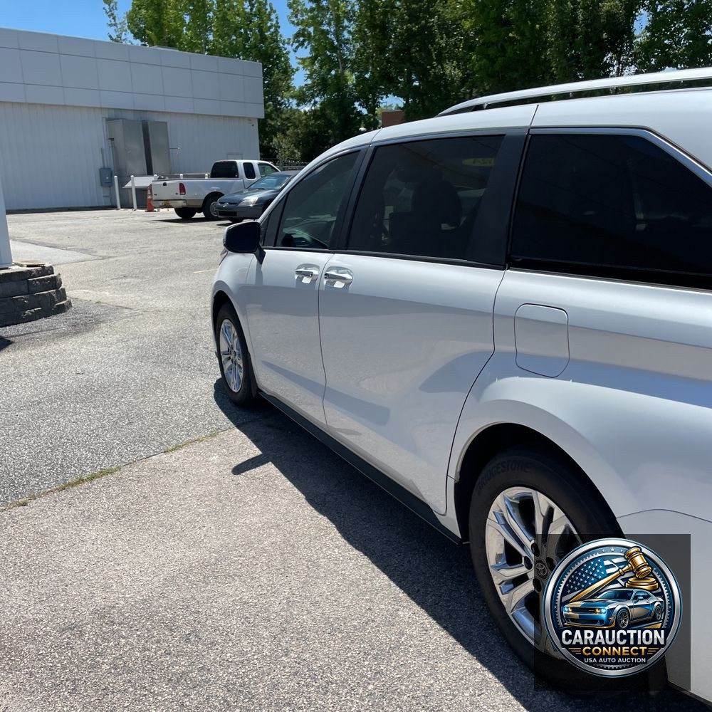 2024 Toyota Sienna Platinum 7-Passenger