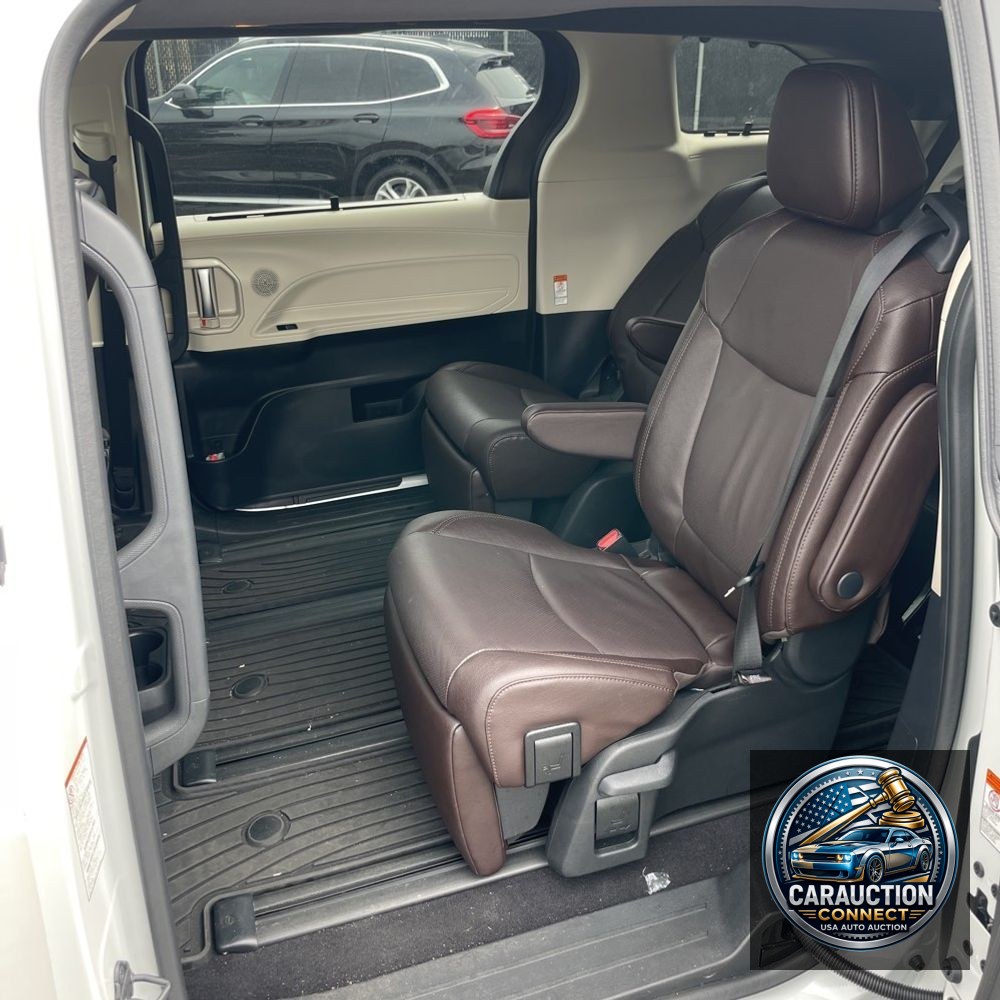 2024 Toyota Sienna Platinum 7-Passenger