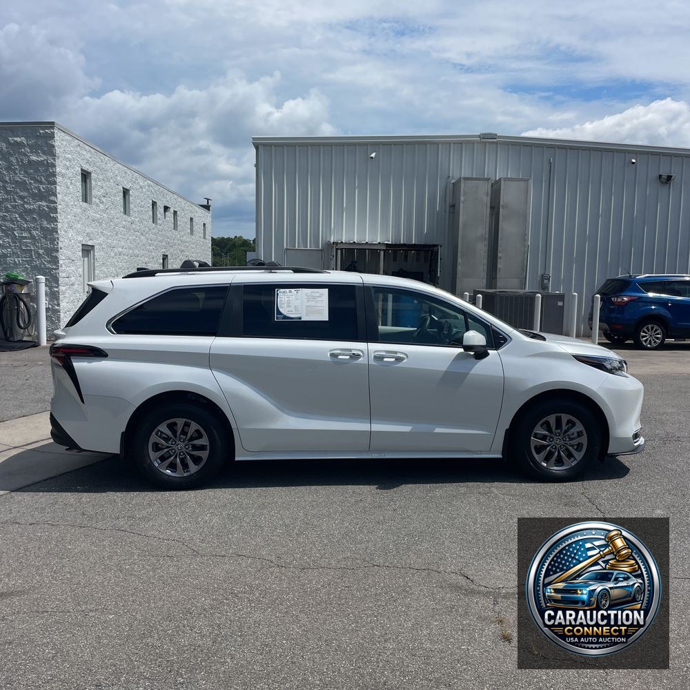 2024 Toyota Sienna XLE 8-Passenger