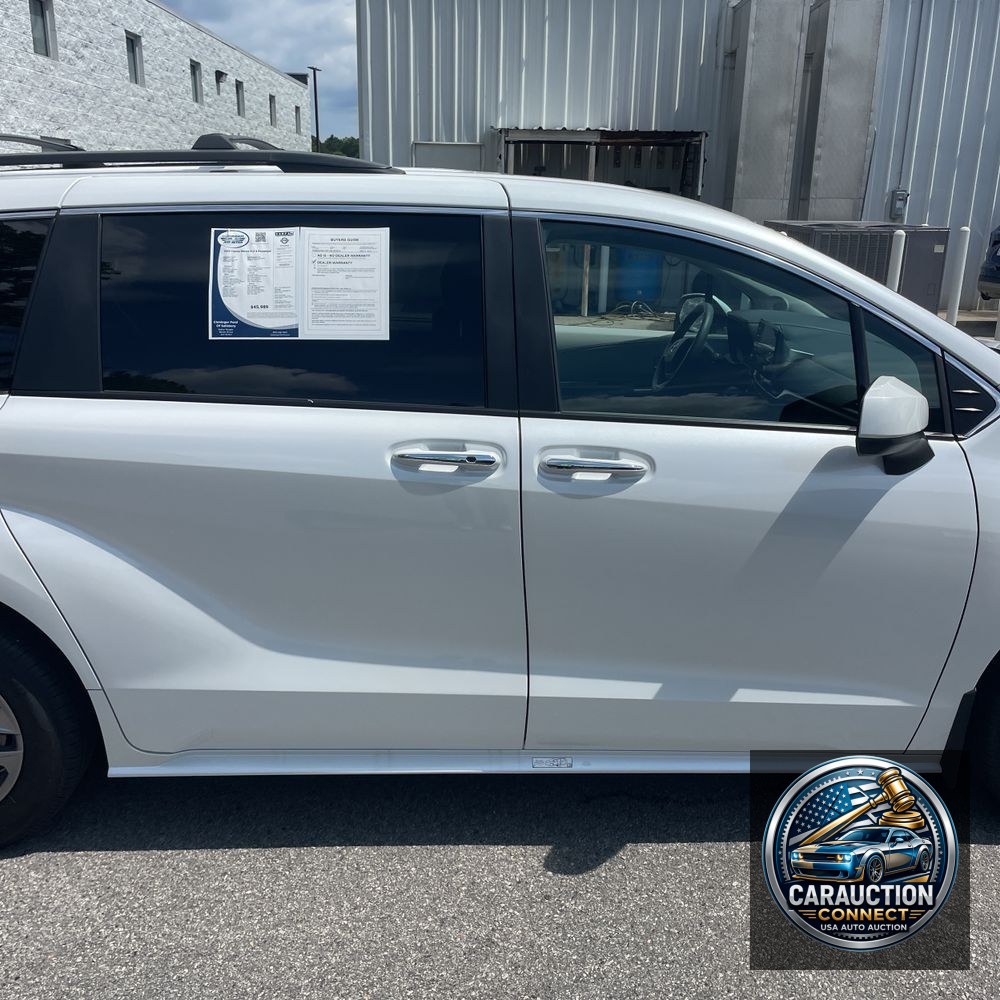 2024 Toyota Sienna XLE 8-Passenger