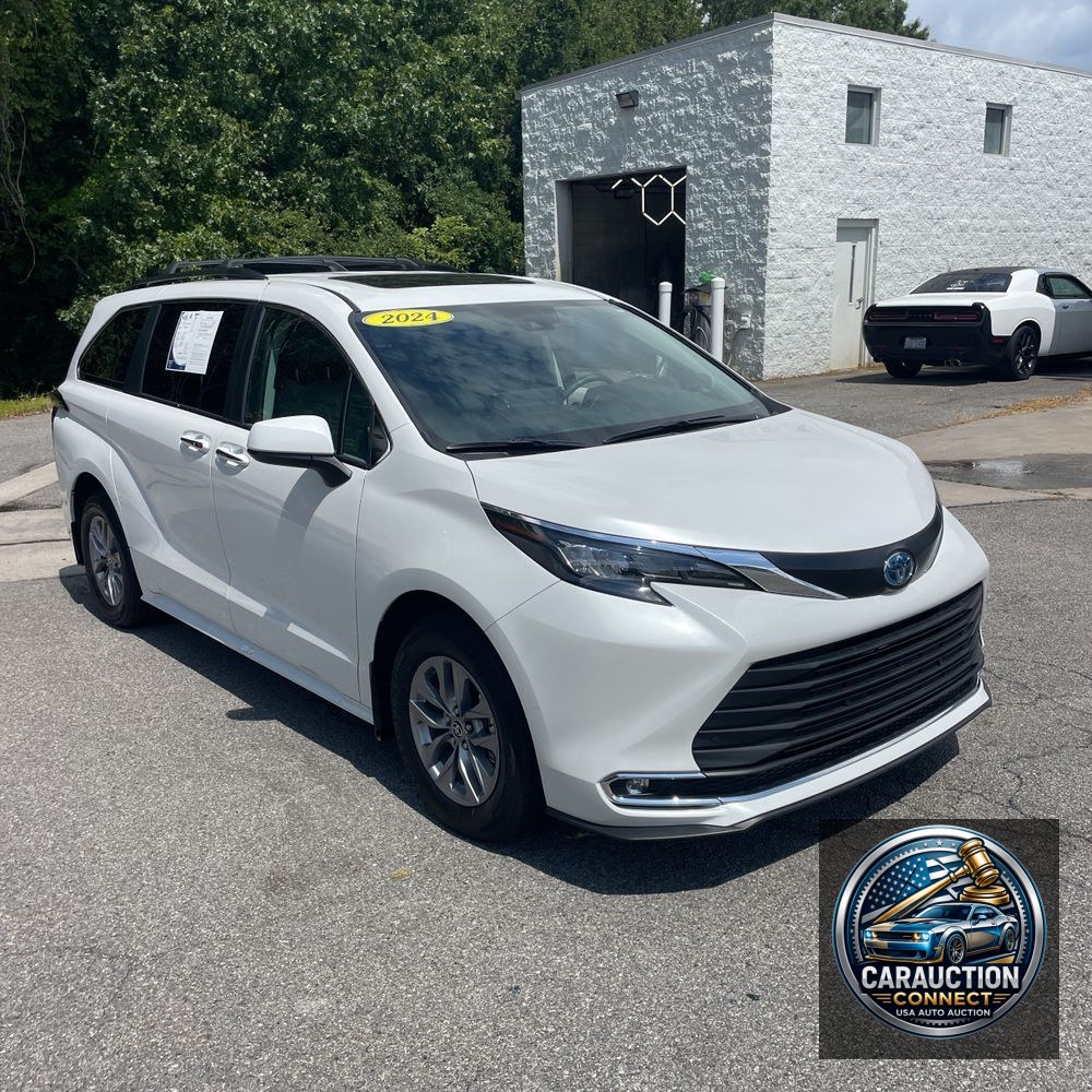 2024 Toyota Sienna XLE 8-Passenger