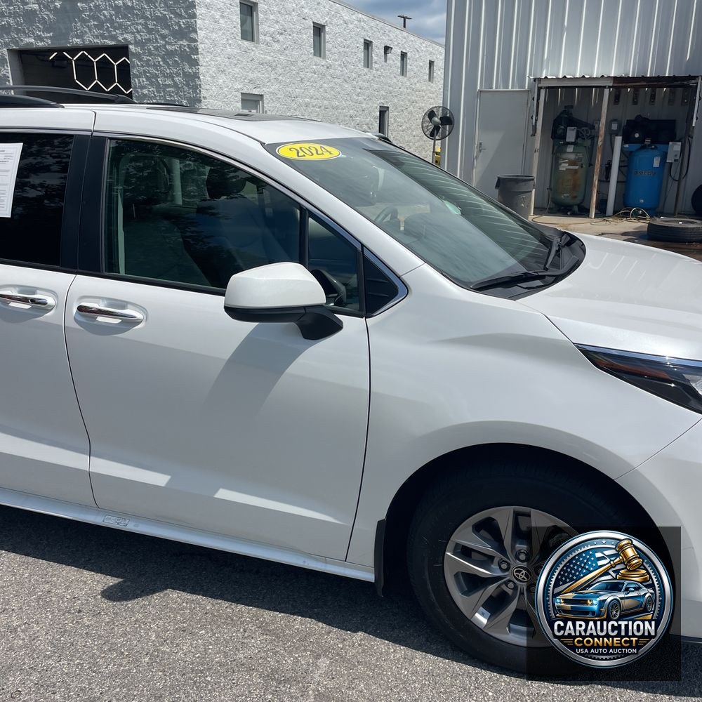 2024 Toyota Sienna XLE 8-Passenger