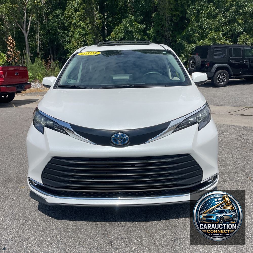 2024 Toyota Sienna XLE 8-Passenger