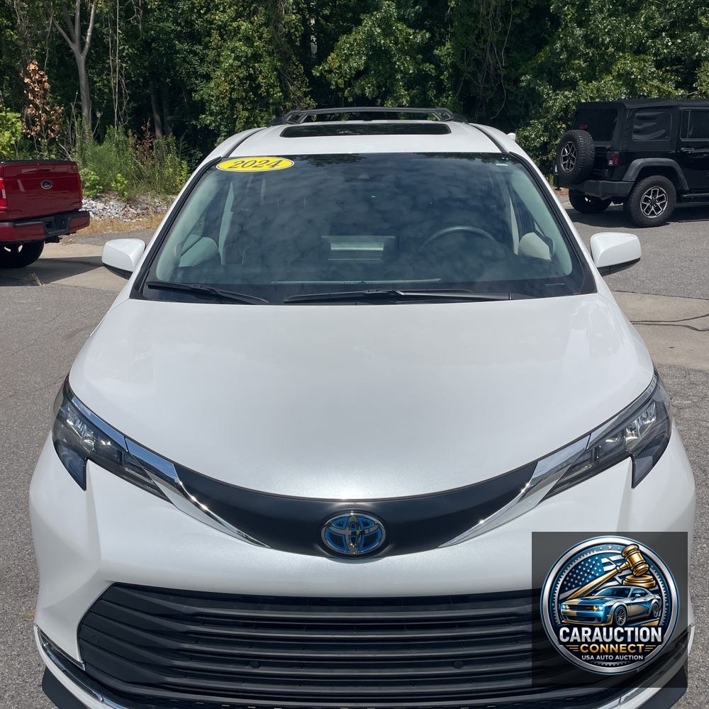 2024 Toyota Sienna XLE 8-Passenger