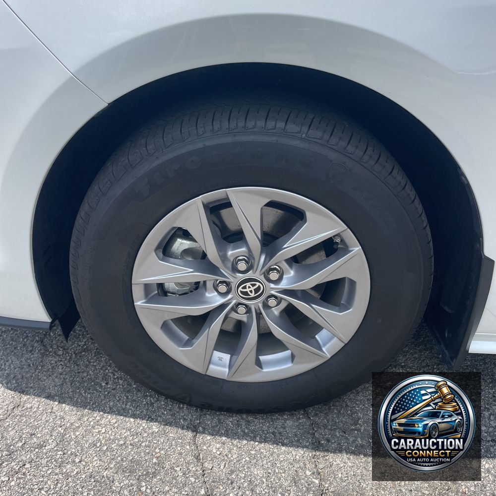 2024 Toyota Sienna XLE 8-Passenger