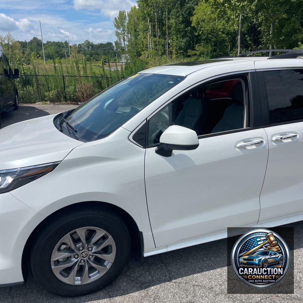 2024 Toyota Sienna XLE 8-Passenger