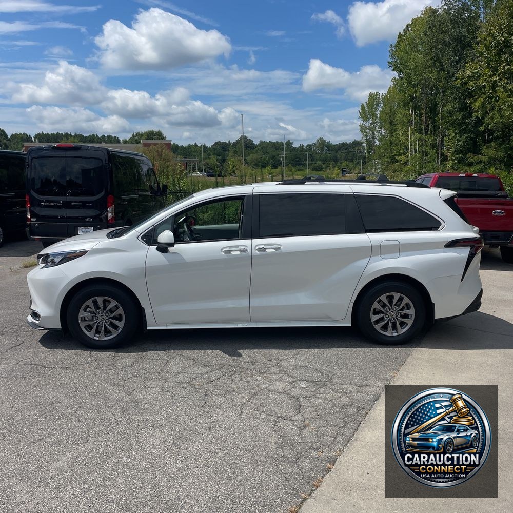 2024 Toyota Sienna XLE 8-Passenger