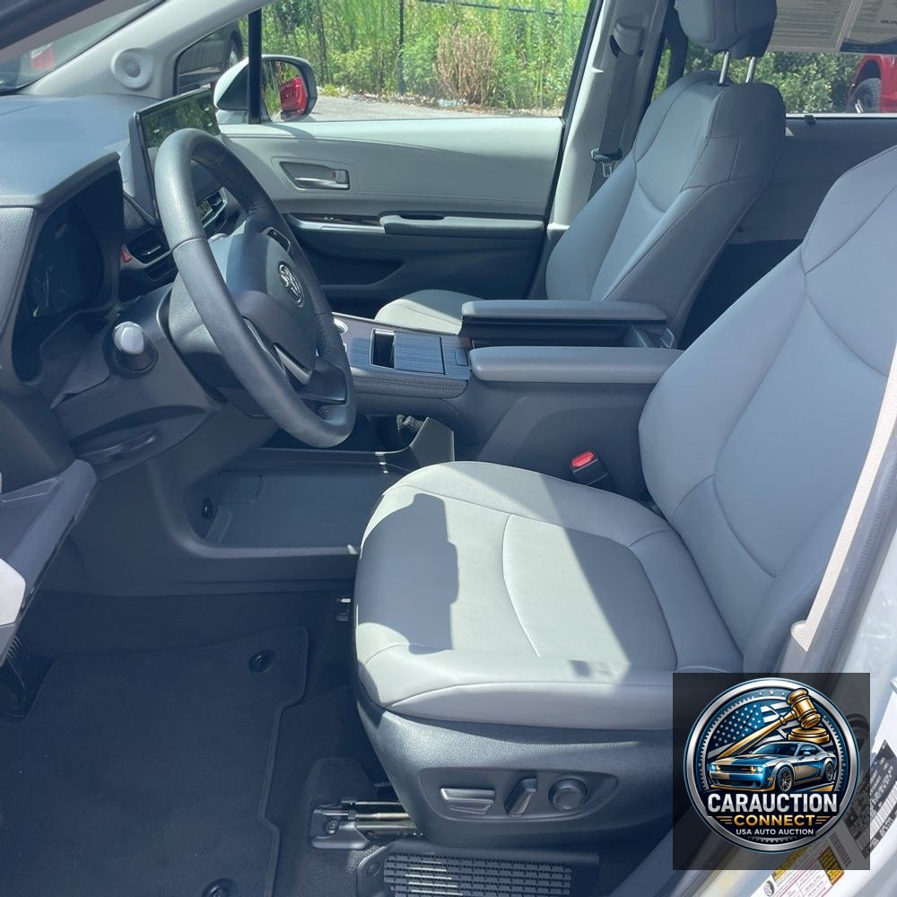2024 Toyota Sienna XLE 8-Passenger