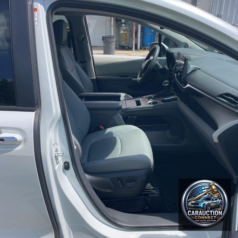 2024 Toyota Sienna XLE 8-Passenger