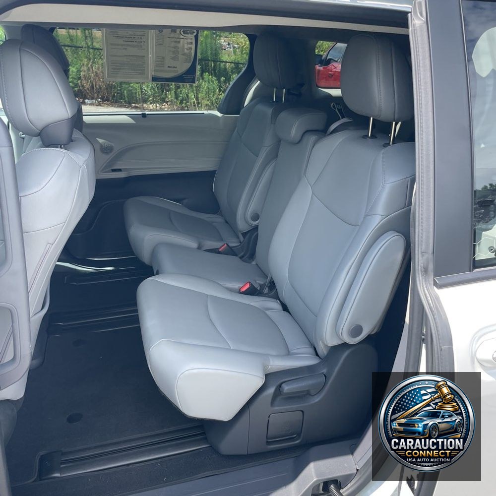 2024 Toyota Sienna XLE 8-Passenger