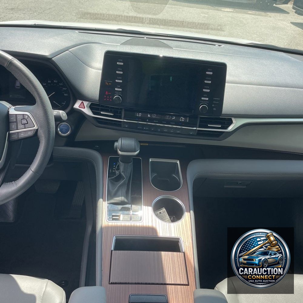2024 Toyota Sienna XLE 8-Passenger
