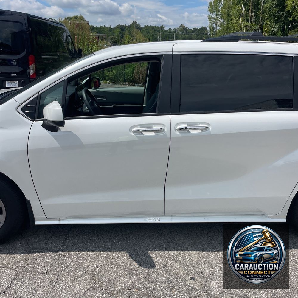 2024 Toyota Sienna XLE 8-Passenger