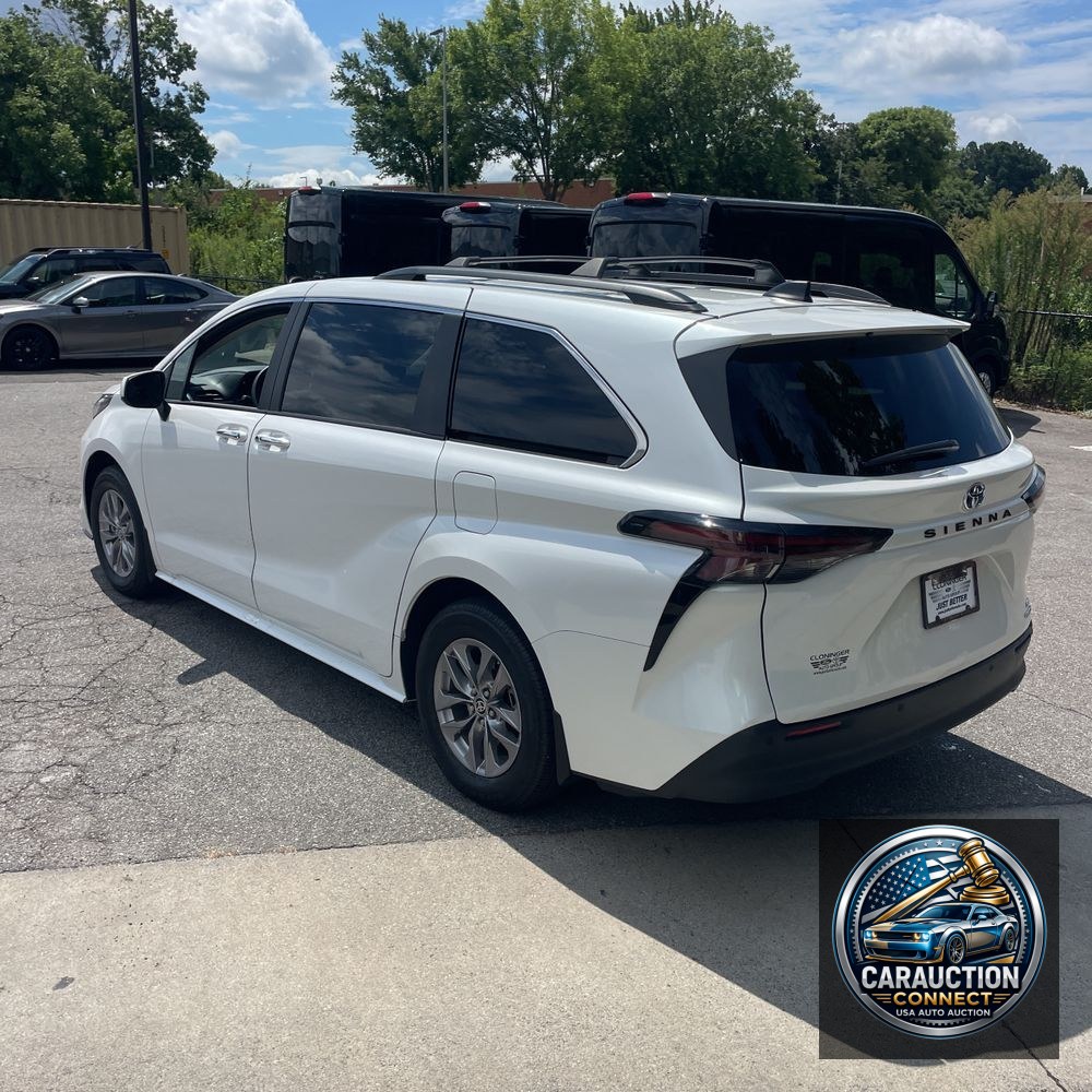 2024 Toyota Sienna XLE 8-Passenger