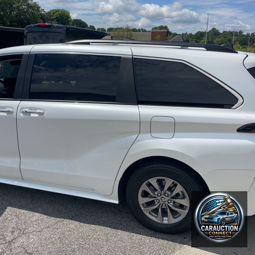 2024 Toyota Sienna XLE 8-Passenger