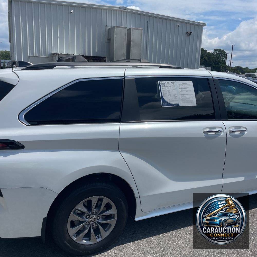 2024 Toyota Sienna XLE 8-Passenger