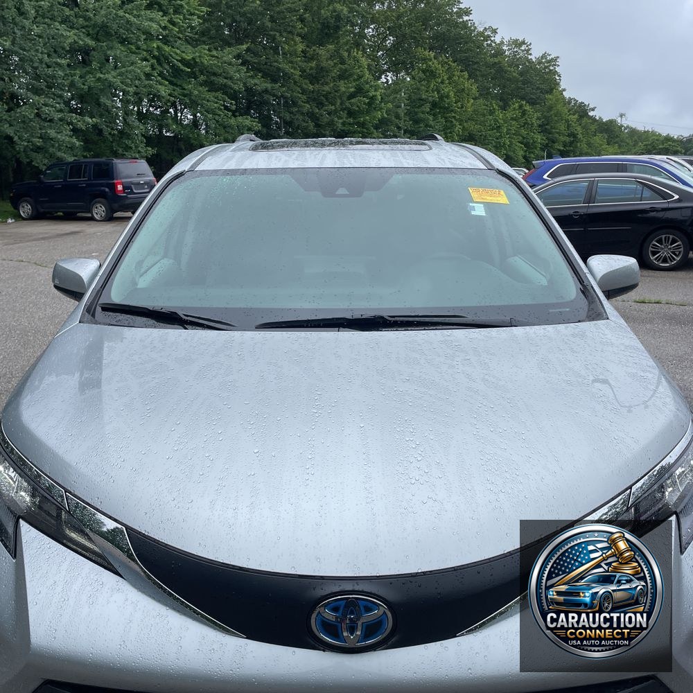 2024 Toyota Sienna XLE 8-Passenger