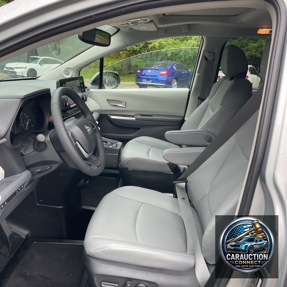 2024 Toyota Sienna XLE 8-Passenger
