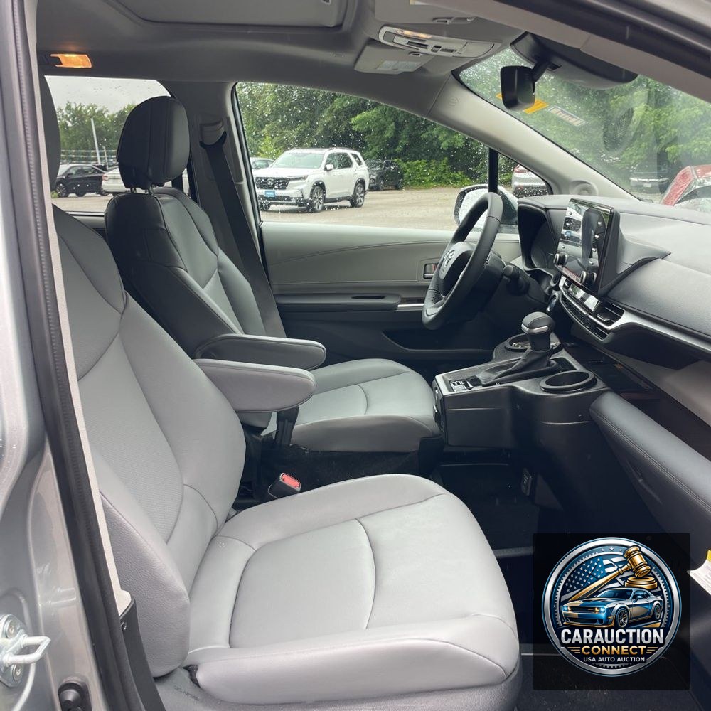 2024 Toyota Sienna XLE 8-Passenger