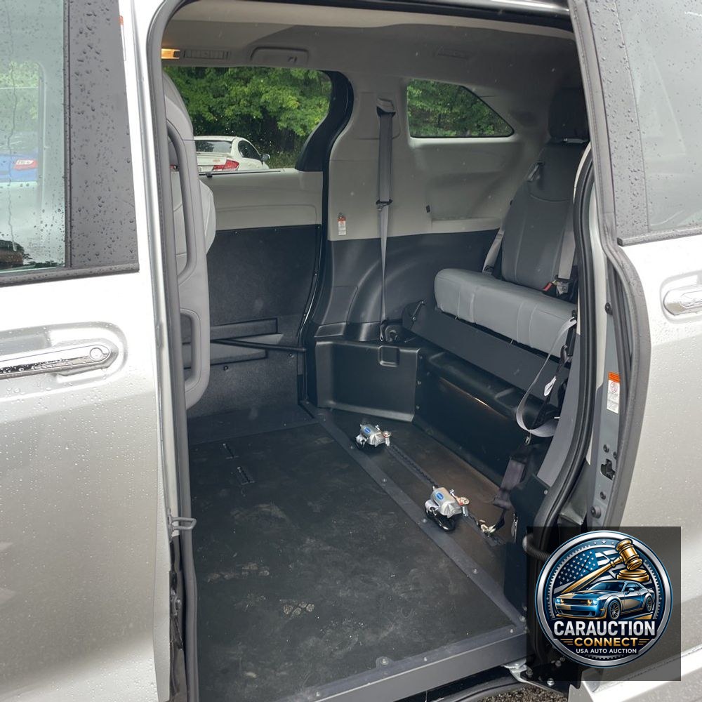 2024 Toyota Sienna XLE 8-Passenger