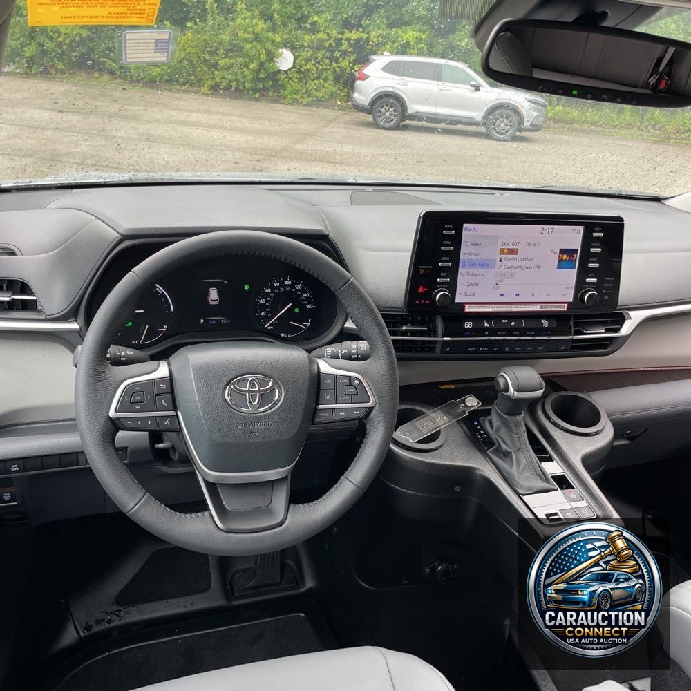 2024 Toyota Sienna XLE 8-Passenger