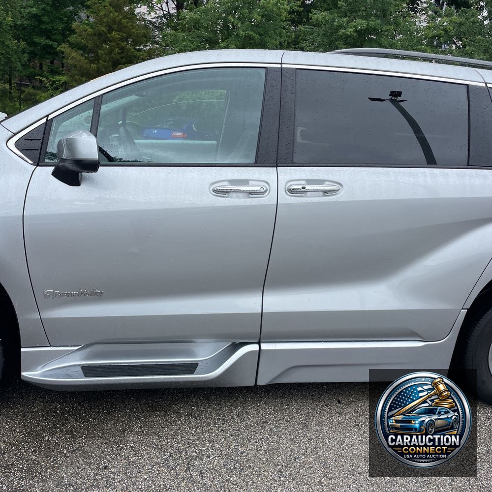 2024 Toyota Sienna XLE 8-Passenger