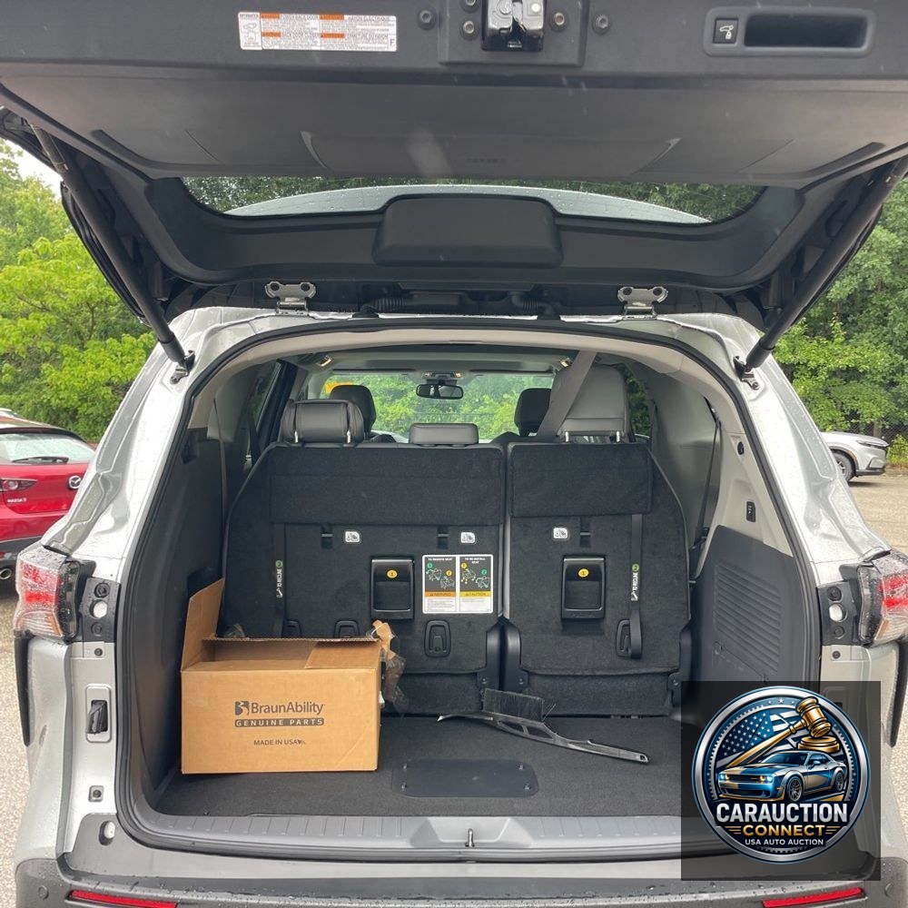 2024 Toyota Sienna XLE 8-Passenger