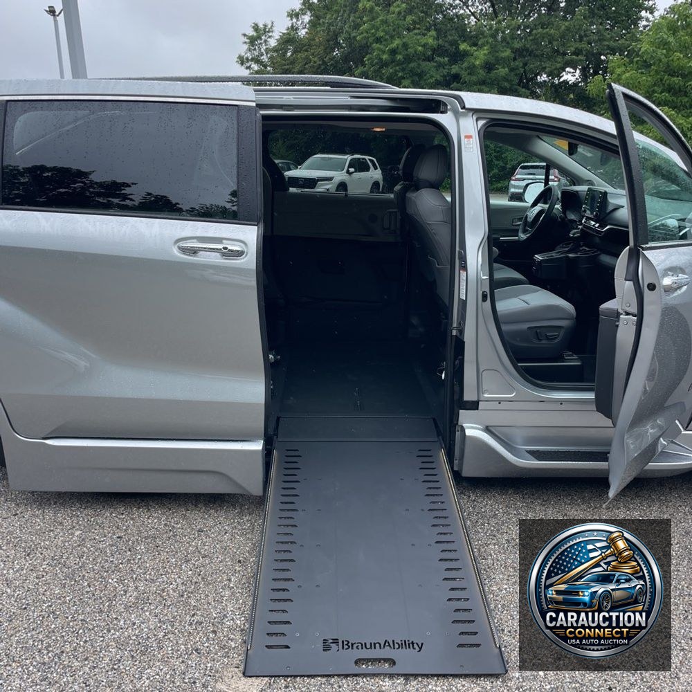 2024 Toyota Sienna XLE 8-Passenger