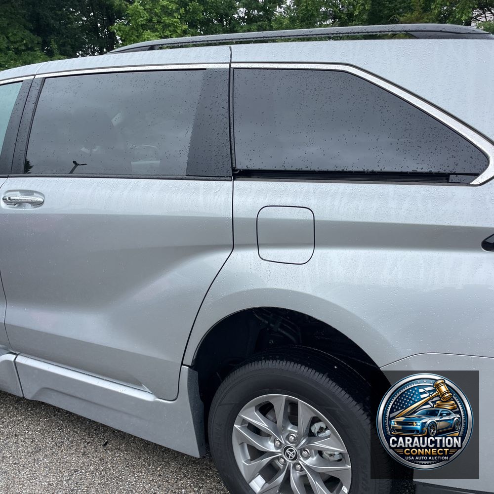 2024 Toyota Sienna XLE 8-Passenger