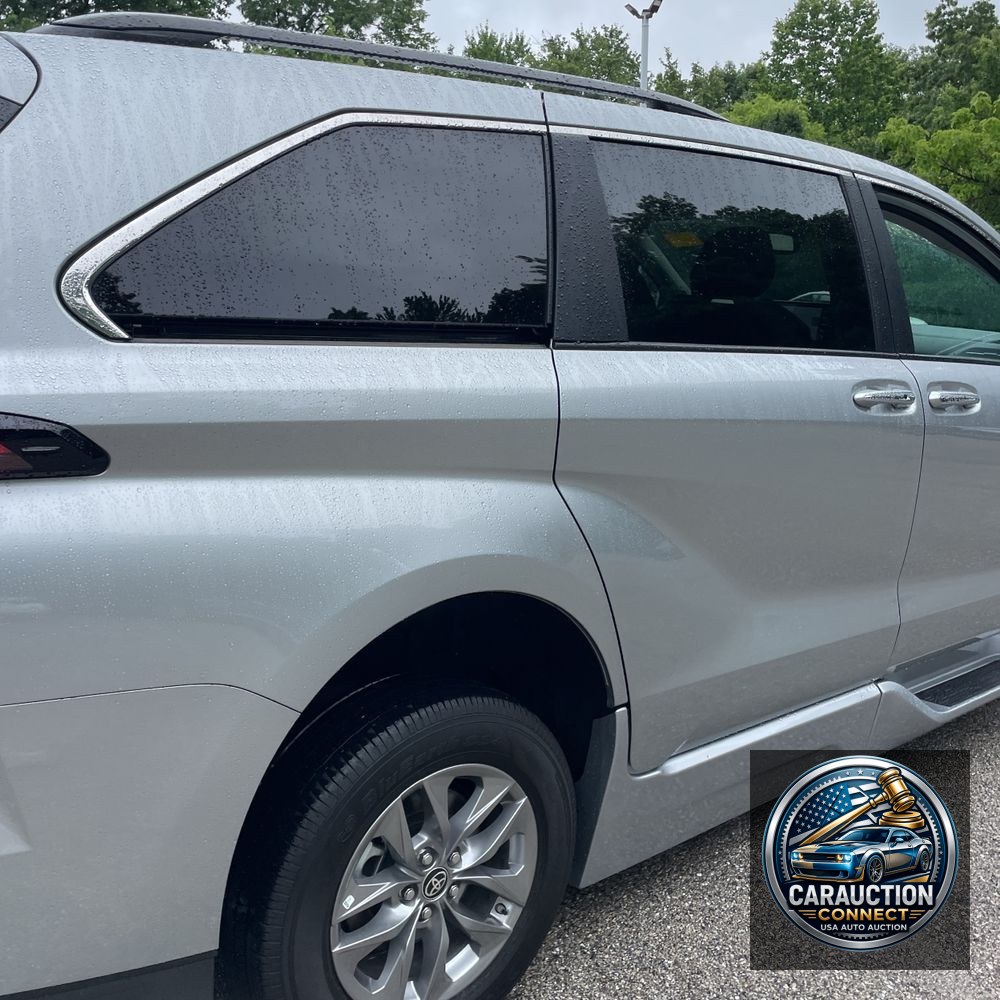 2024 Toyota Sienna XLE 8-Passenger