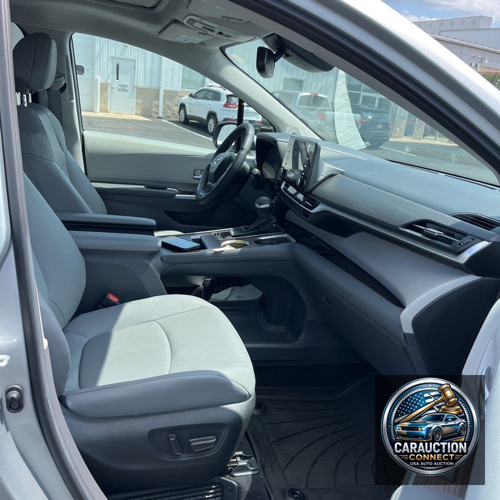 2023 Toyota Sienna XLE 7-Passenger