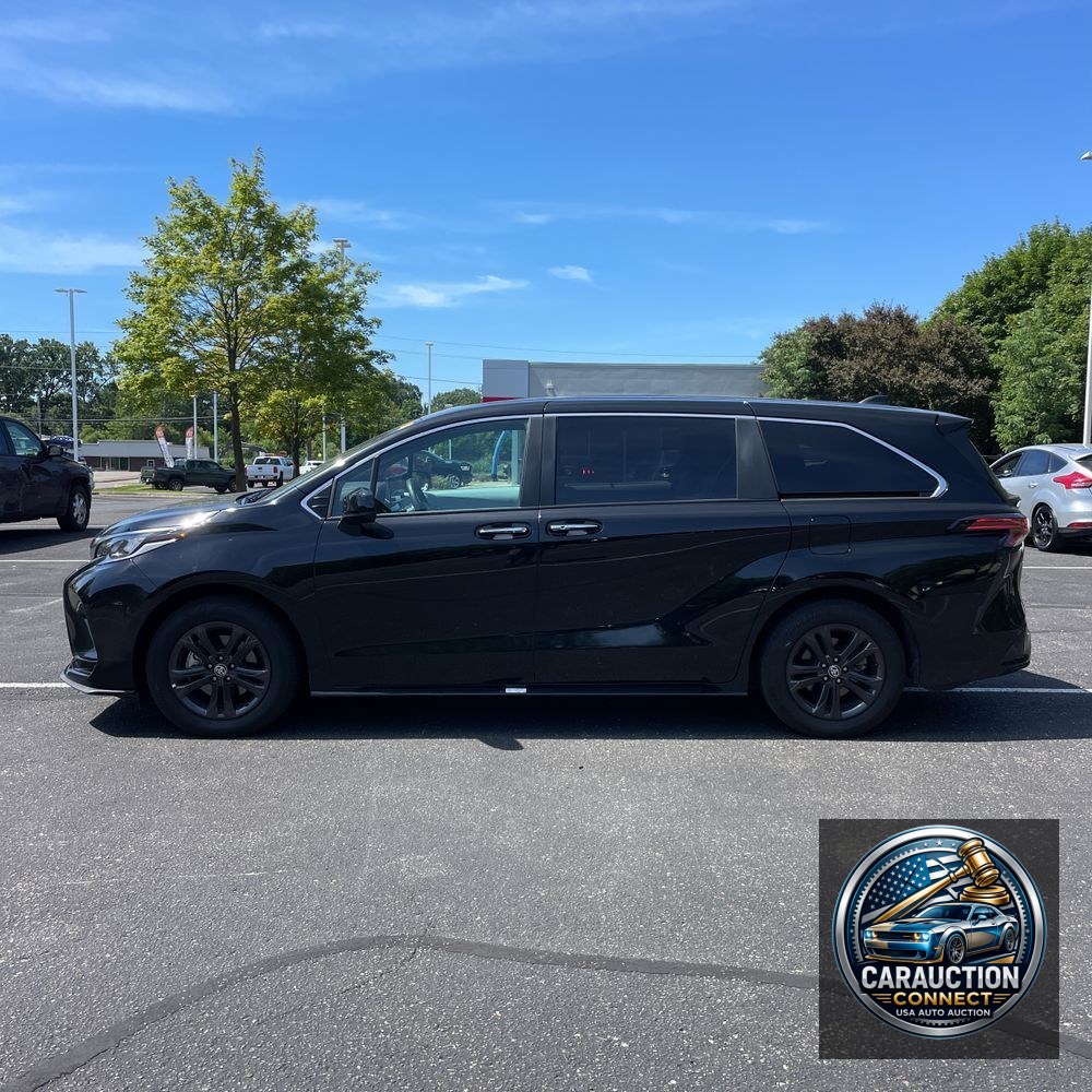 2024 Toyota Sienna XSE 7-Passenger