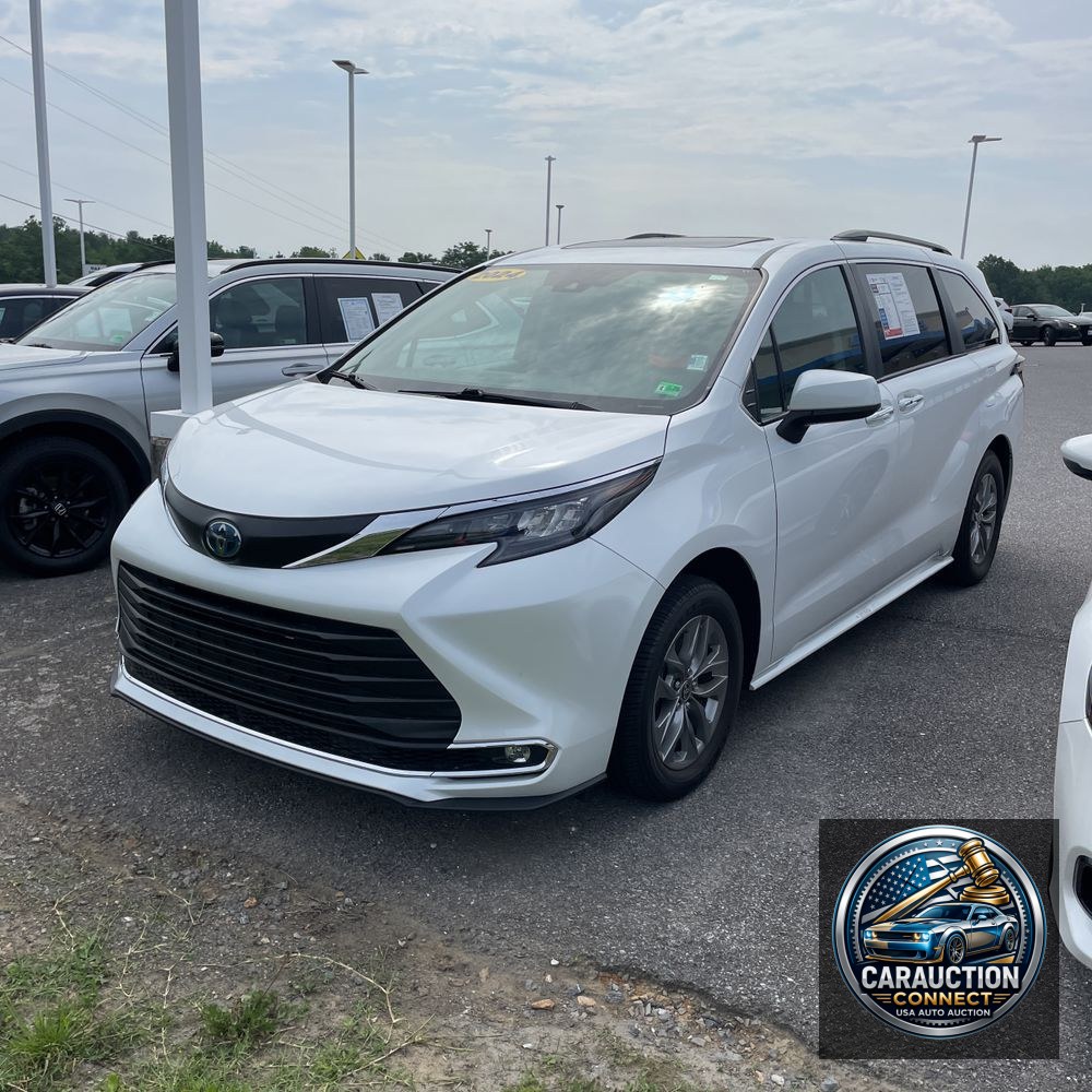 2024 Toyota Sienna XLE 8-Passenger