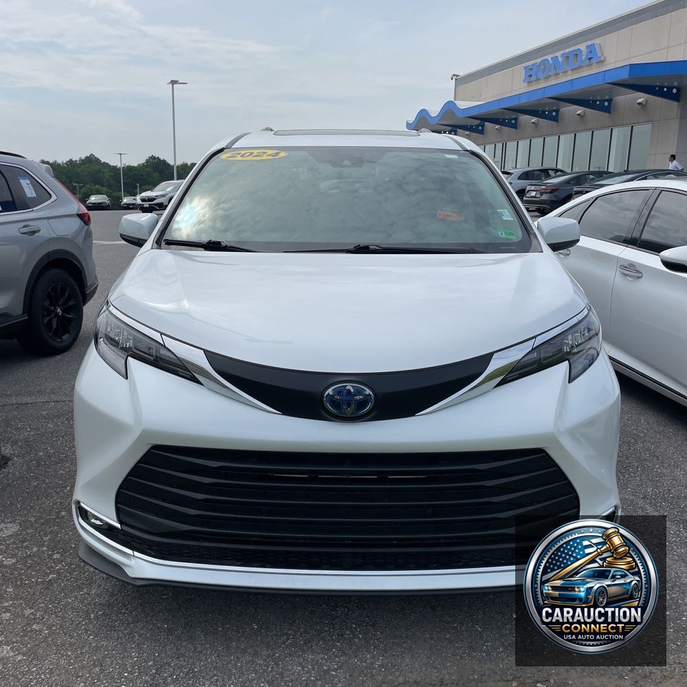 2024 Toyota Sienna XLE 8-Passenger