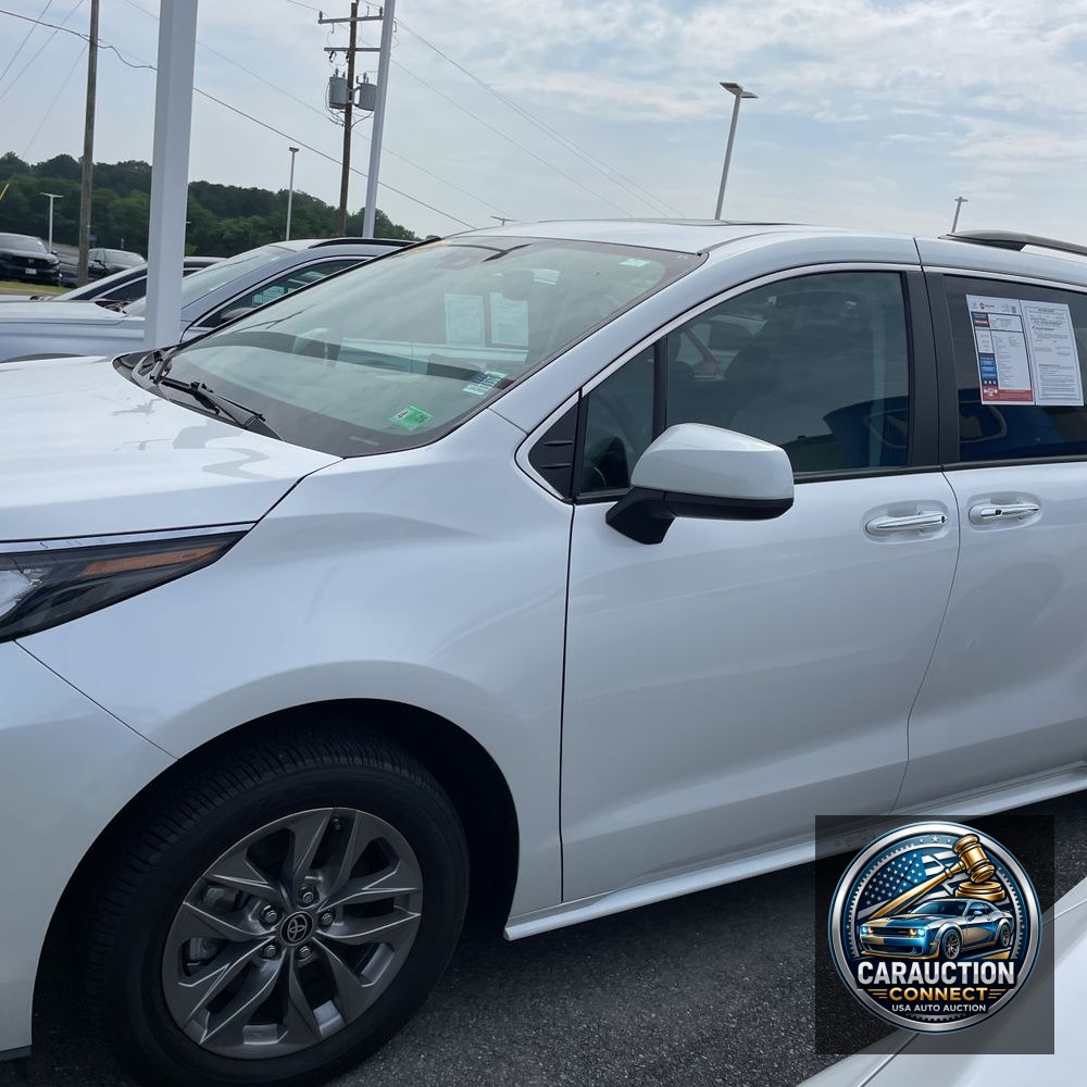 2024 Toyota Sienna XLE 8-Passenger