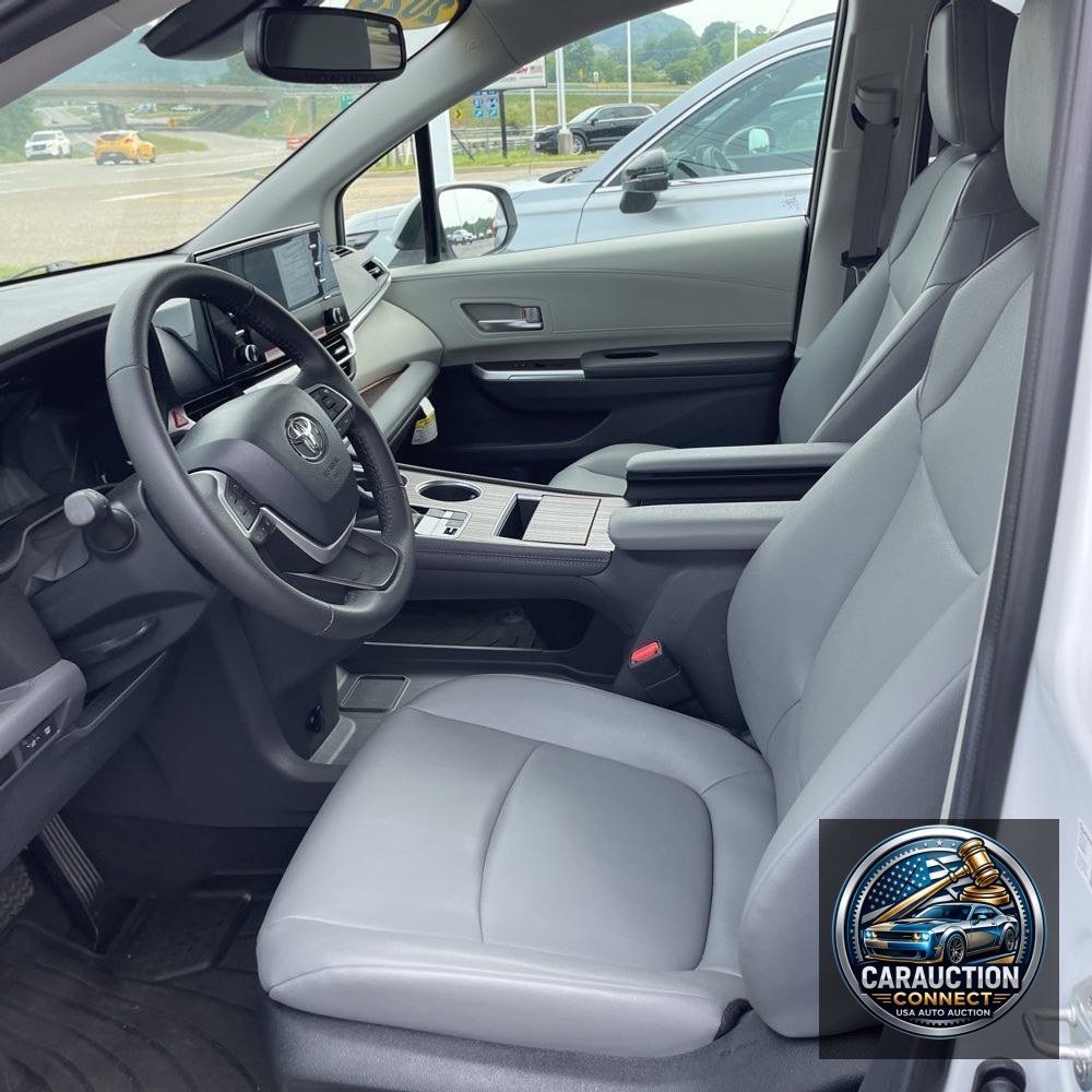 2024 Toyota Sienna XLE 8-Passenger