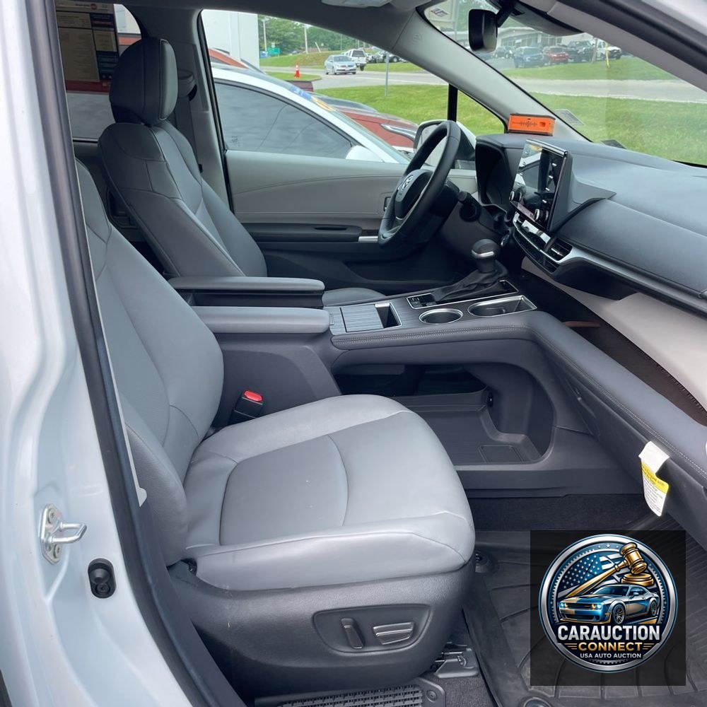 2024 Toyota Sienna XLE 8-Passenger