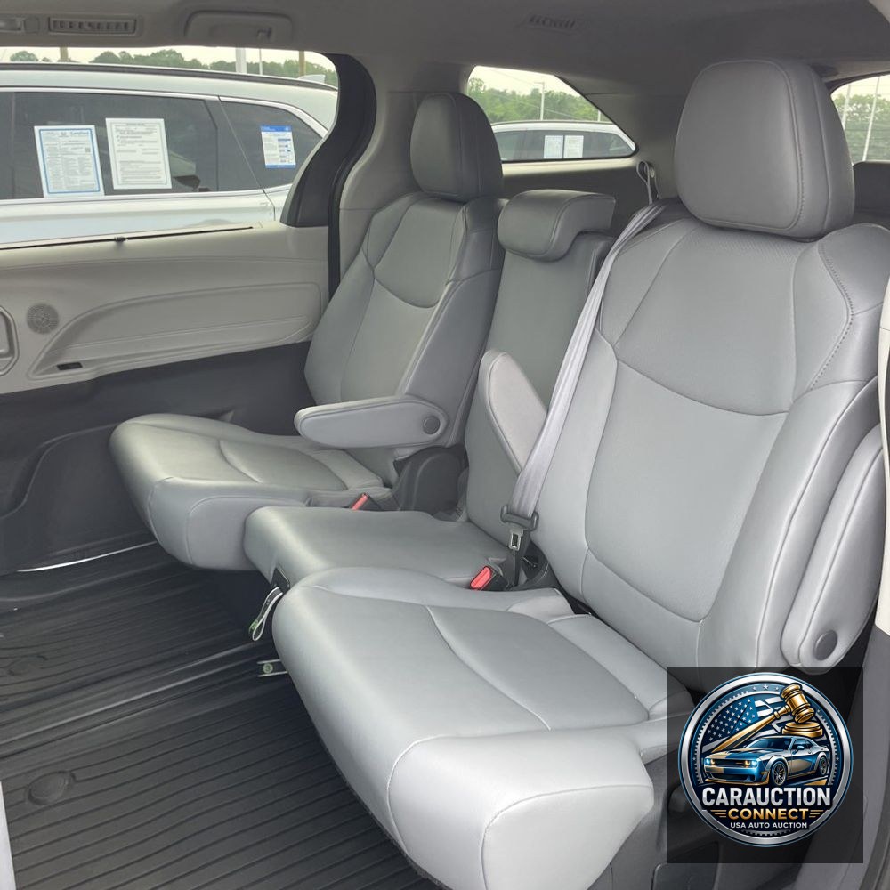 2024 Toyota Sienna XLE 8-Passenger