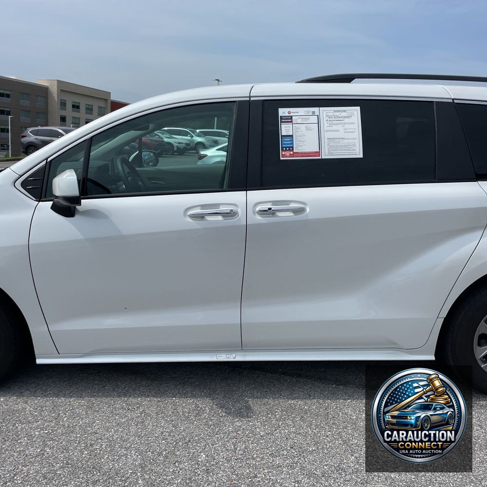 2024 Toyota Sienna XLE 8-Passenger