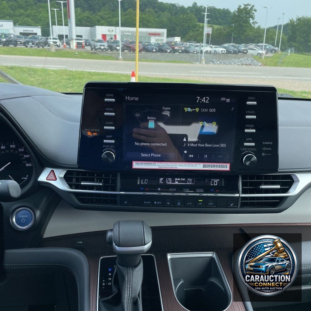 2024 Toyota Sienna XLE 8-Passenger