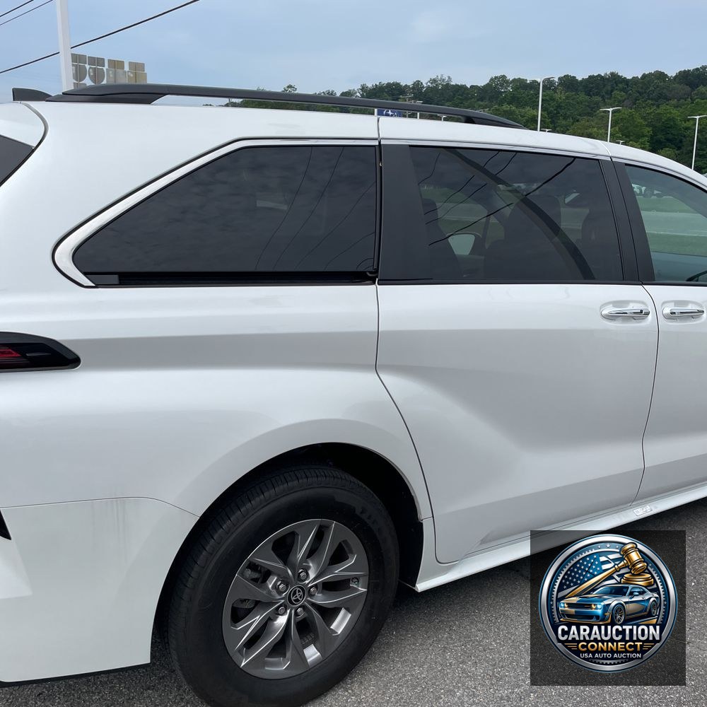 2024 Toyota Sienna XLE 8-Passenger