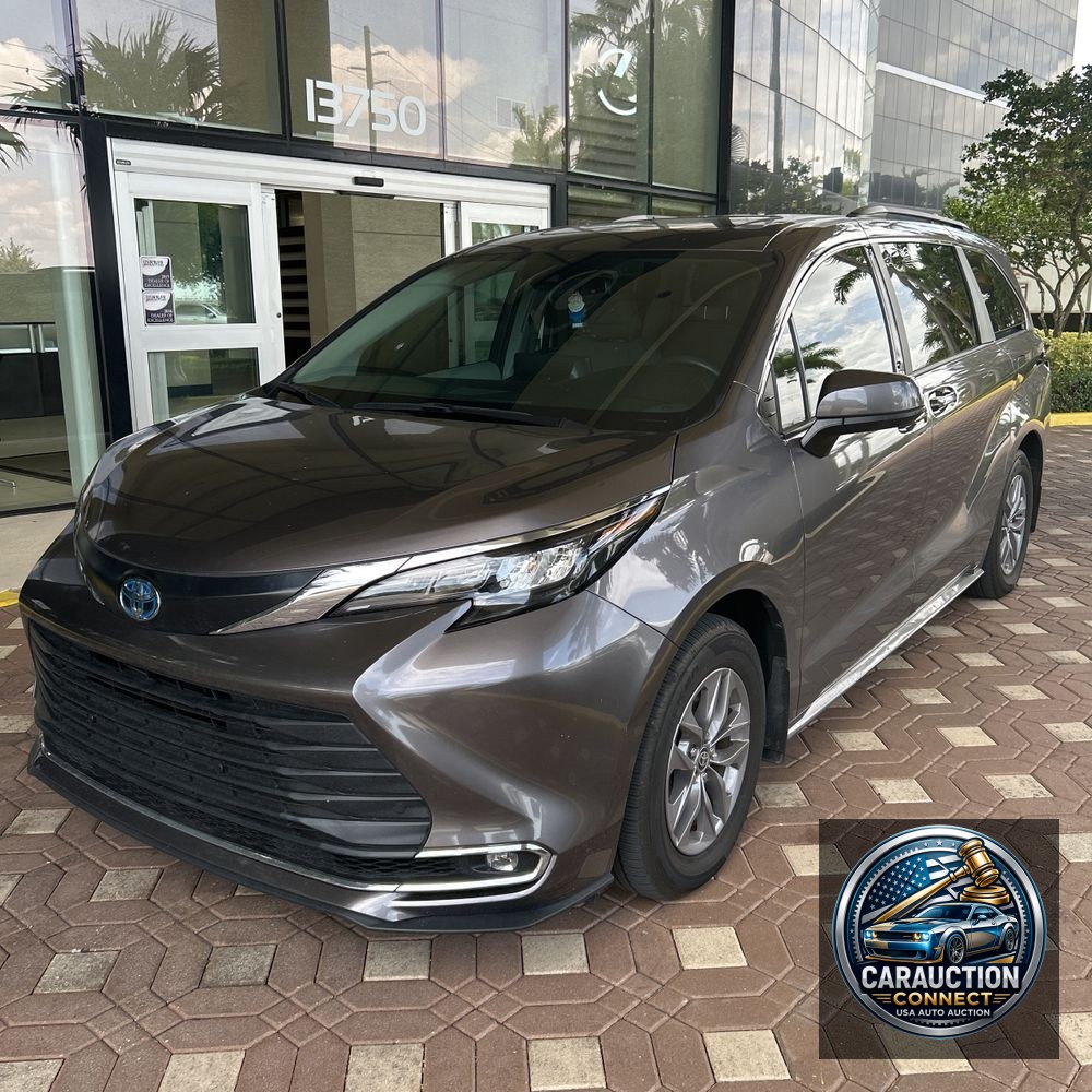 2024 Toyota Sienna XLE 8-Passenger